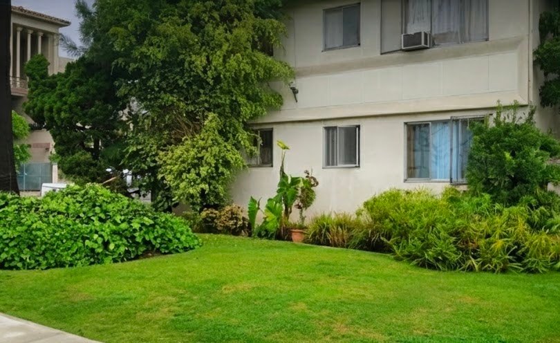Los Angeles Apartment: 10524 Palms Boulevard