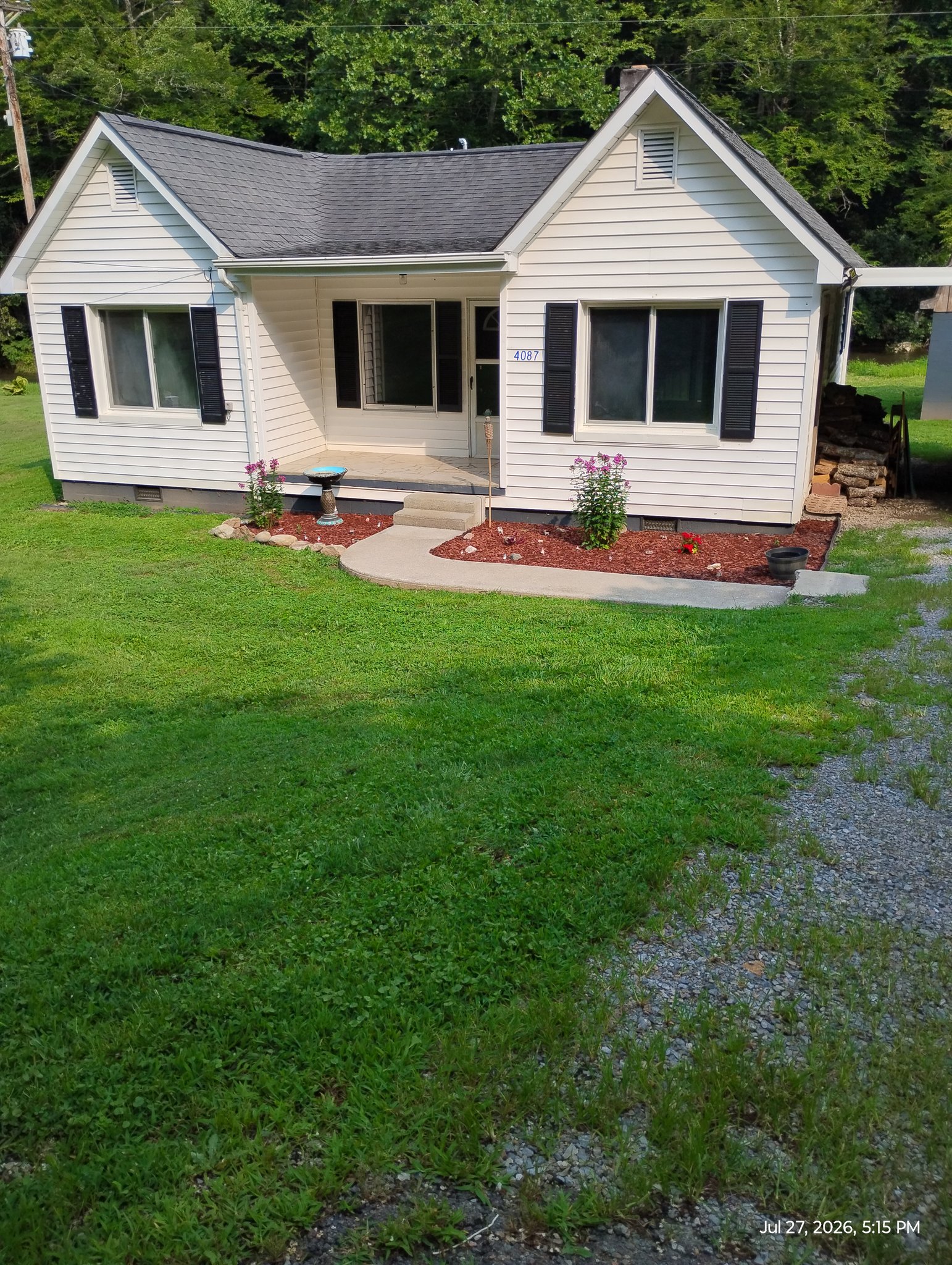 Flag Pond House: 4087 old Asheville hwy