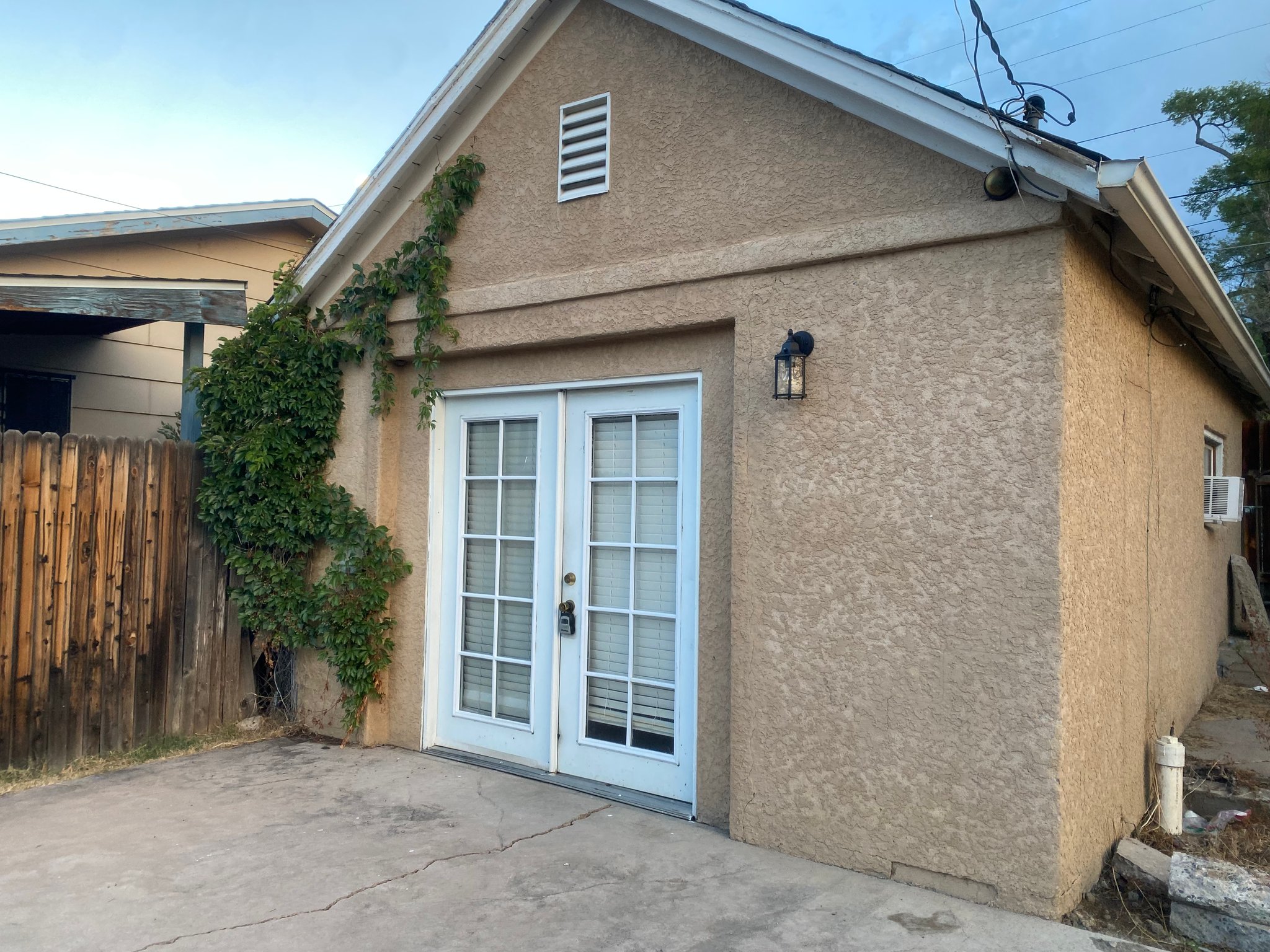 Pueblo House: 707 W 16th St