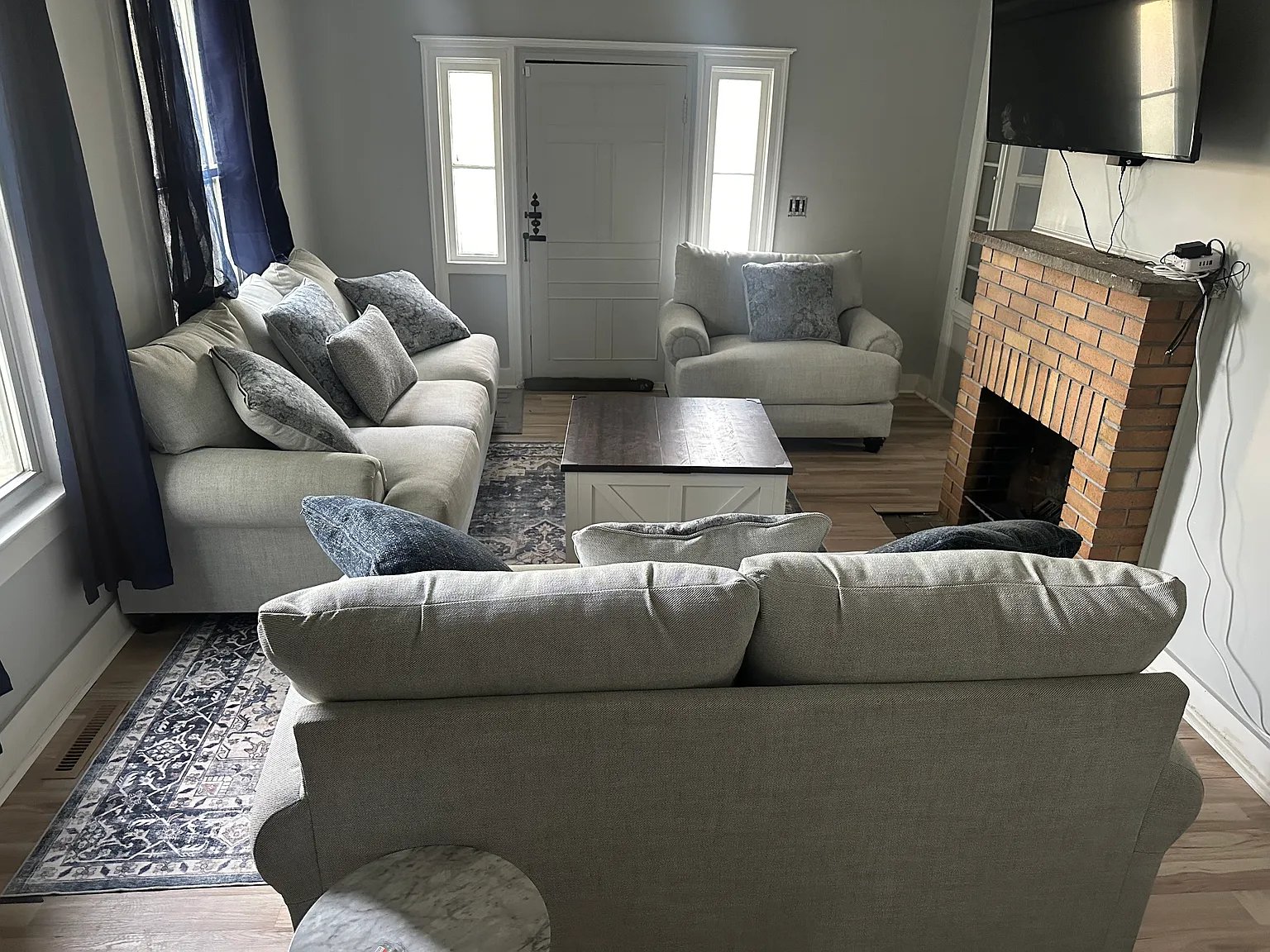 Syracuse House: 1648 Valley Dr