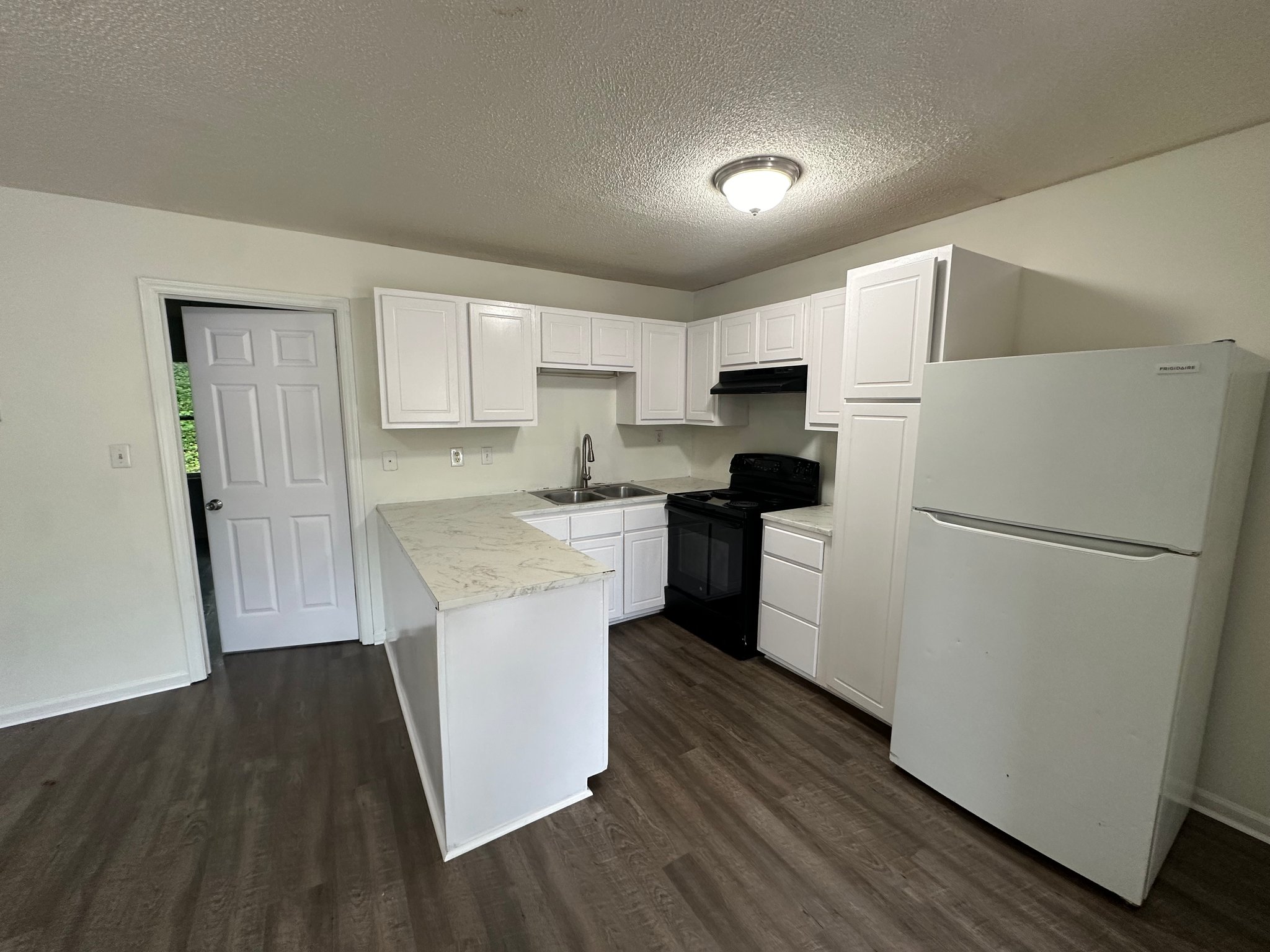 Asheboro Apartment: 1954 Lakeview Road