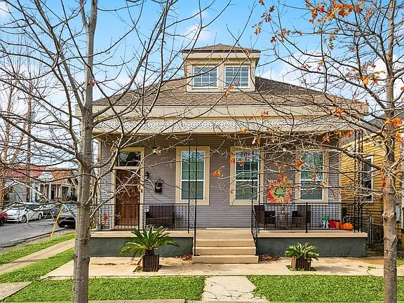 New Orleans House: 539 S Scott St