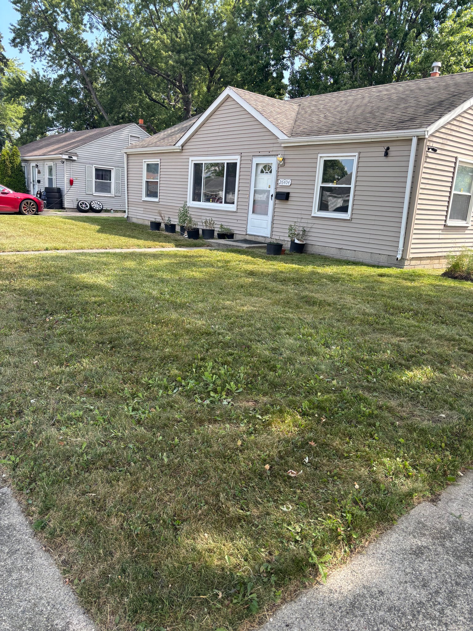 Roseville House: 26404 Barnes