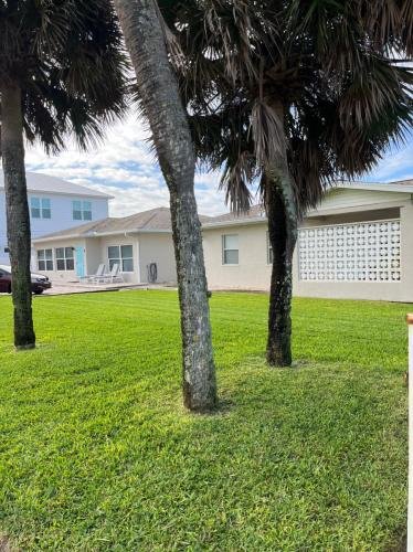 New Smyrna Beach Apartment: 2702 S Atlantic Ave