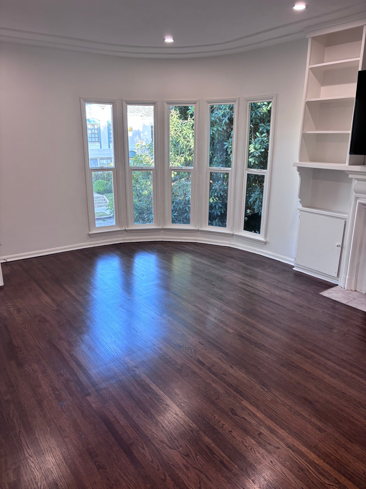 Los Angeles Apartment: 601 Hauser Blvd