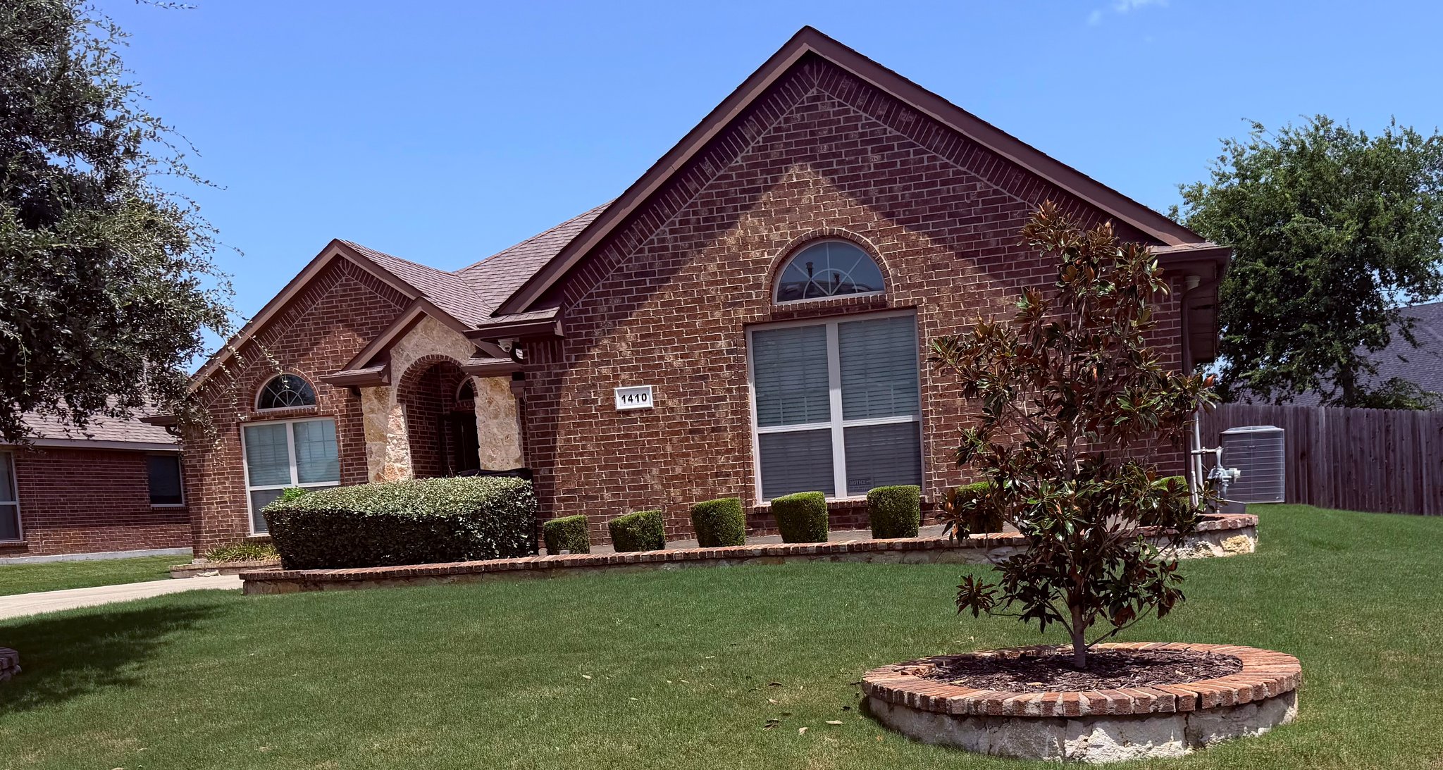 Glenn Heights House: 1410 Majestic Meadows Dr