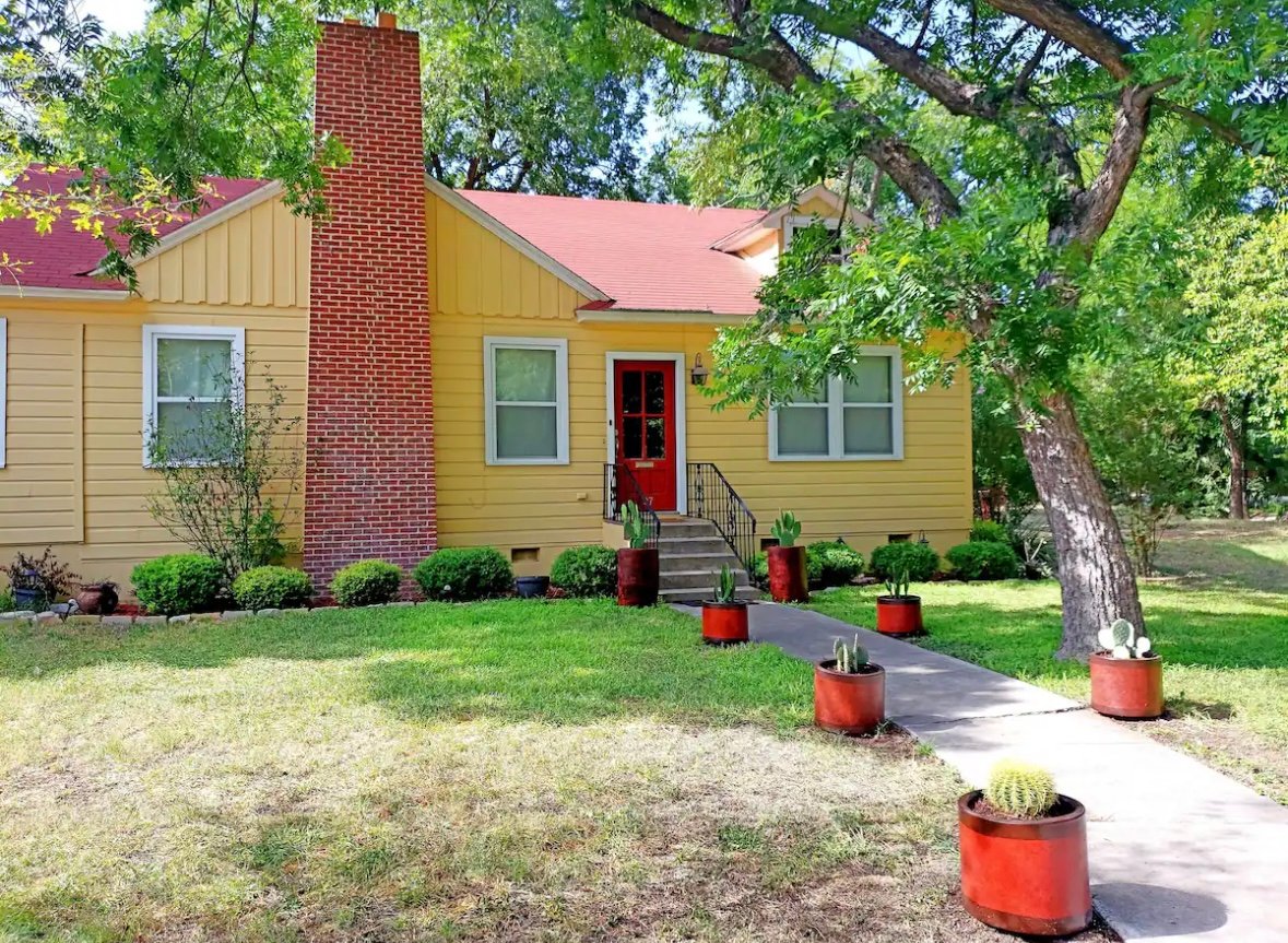DEL RIO House: 107 E DUKE STREET