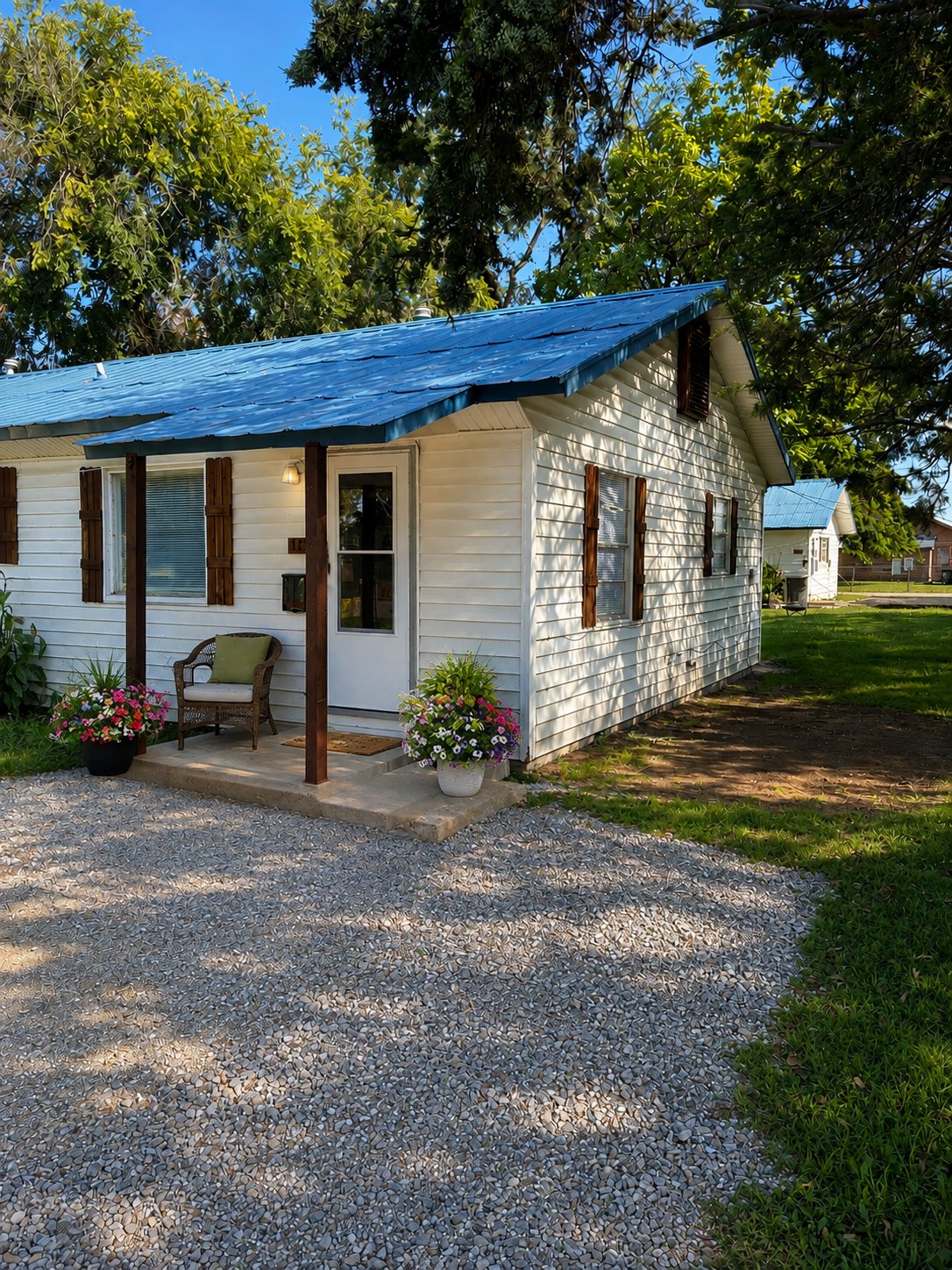 Lexington House: 112 W Beech St