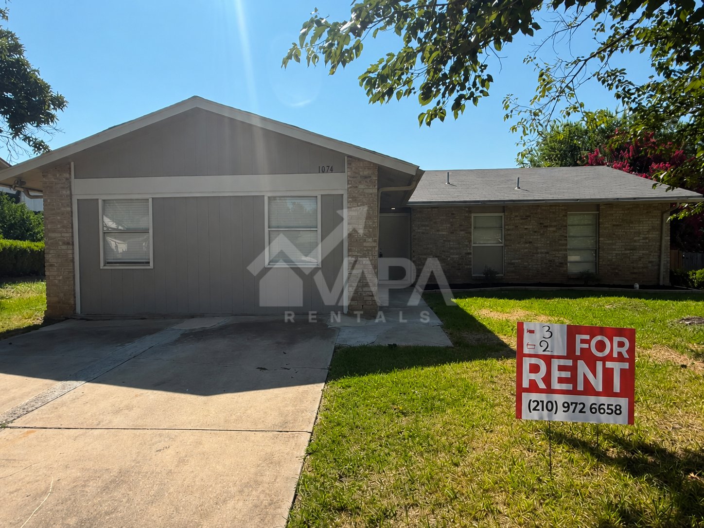San Antonio House: 1074 Honeytree St