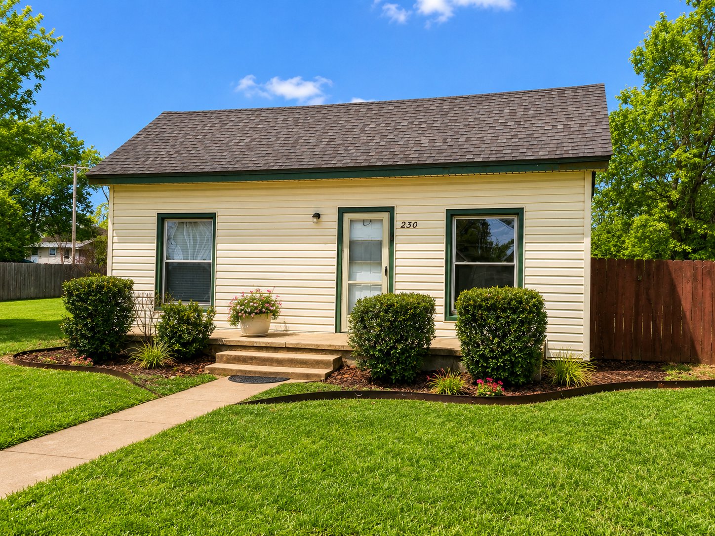 Purcell House: 230 W Comanche St
