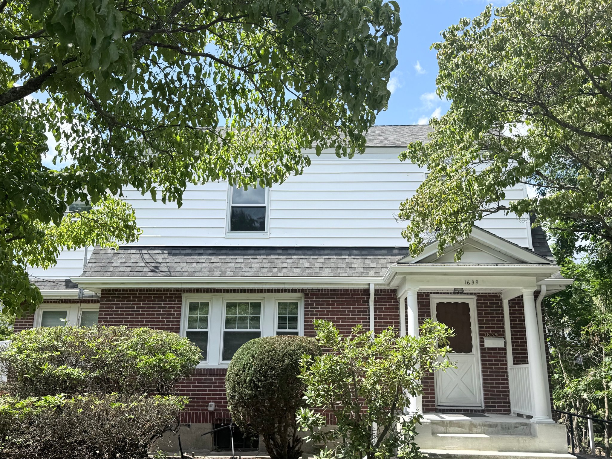 Newton House: 1639 Washington St