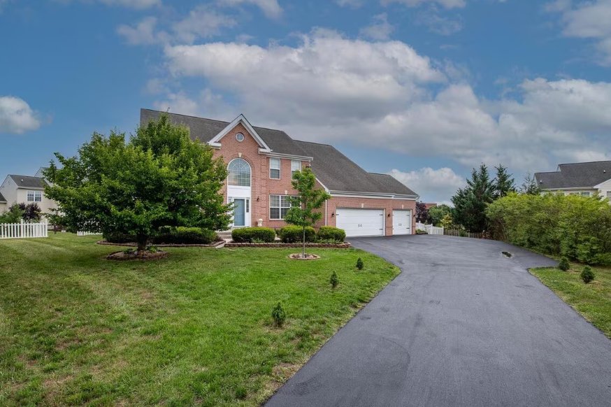 Martinsburg House: 73 Anthony Taylor Way