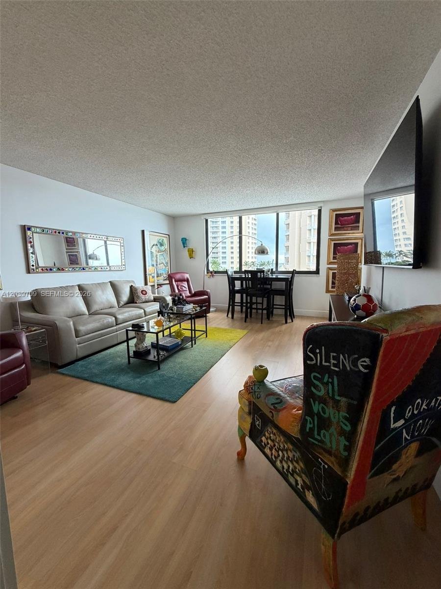 Miami Condo: 540 Brickell Key Dr