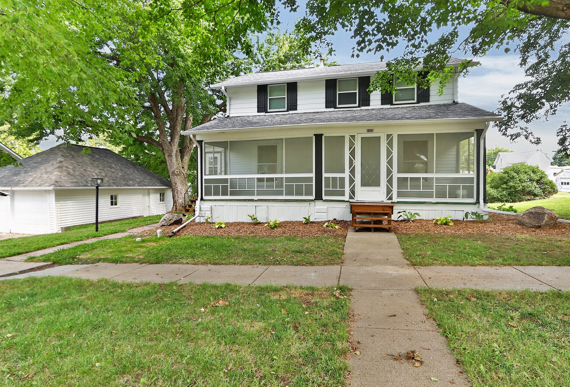 Syracuse House: 688 9th Street