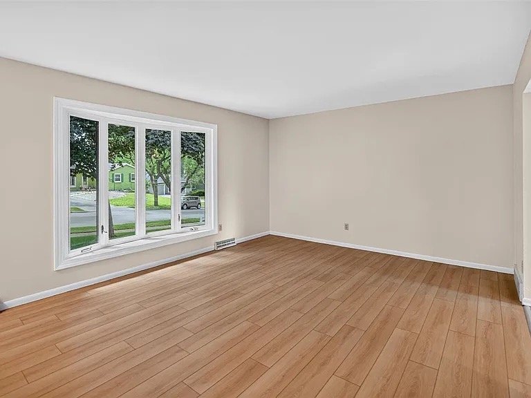 Madison House: 6806 Stratford Dr