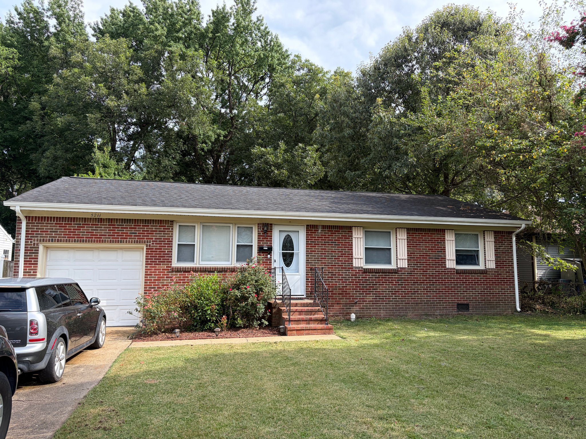 Norfolk House: 5211 Norvella Ave