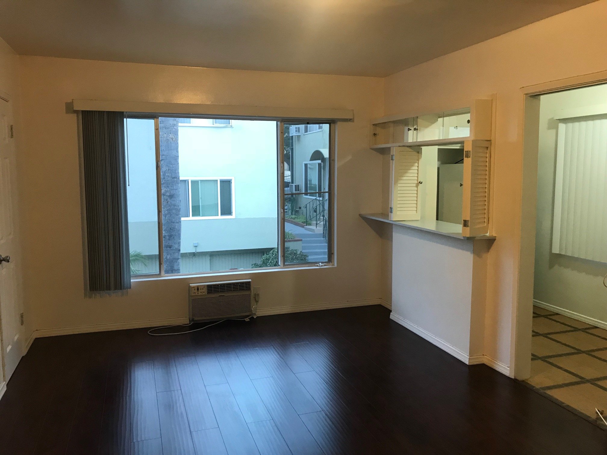 Los Angeles Apartment: 1900 N Grace Ave