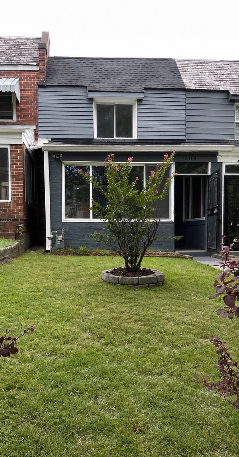 Washington Townhome: 204 34th St NE