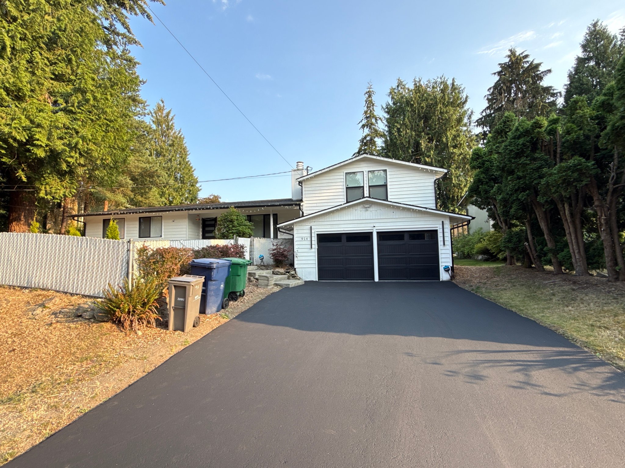 Lynnwood House: 914 198th Pl SW
