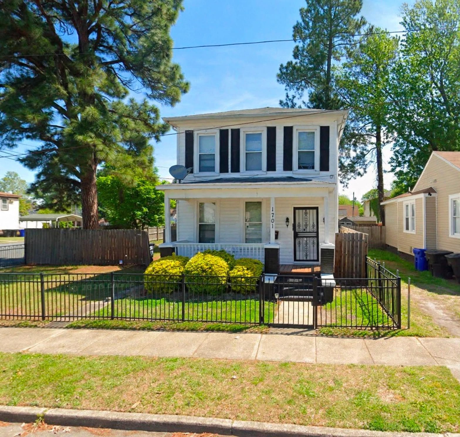 Portsmouth House: 1701 Des Moines Ave