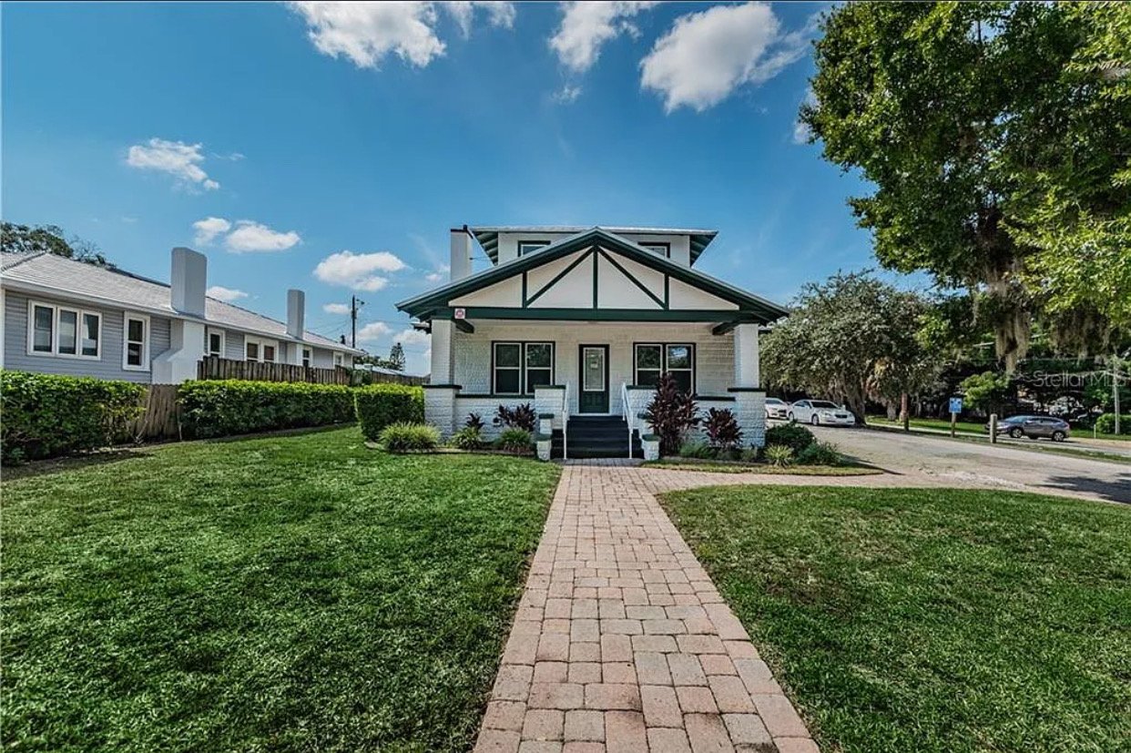 Tarpon Springs Townhome: 638 E Tarpon Ave