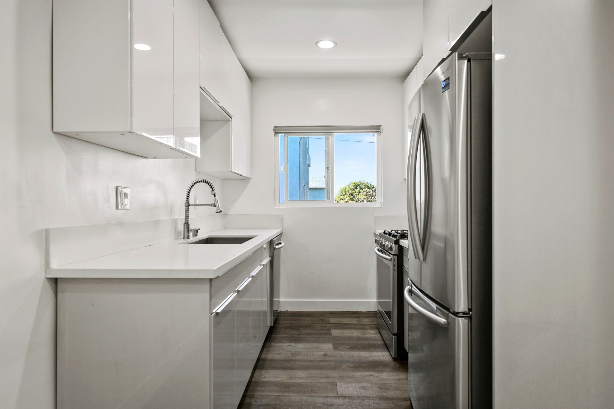 Los Angeles Apartment: 1333 W 36th Place