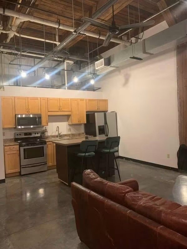 Lexington Condo: 585 S Upper St