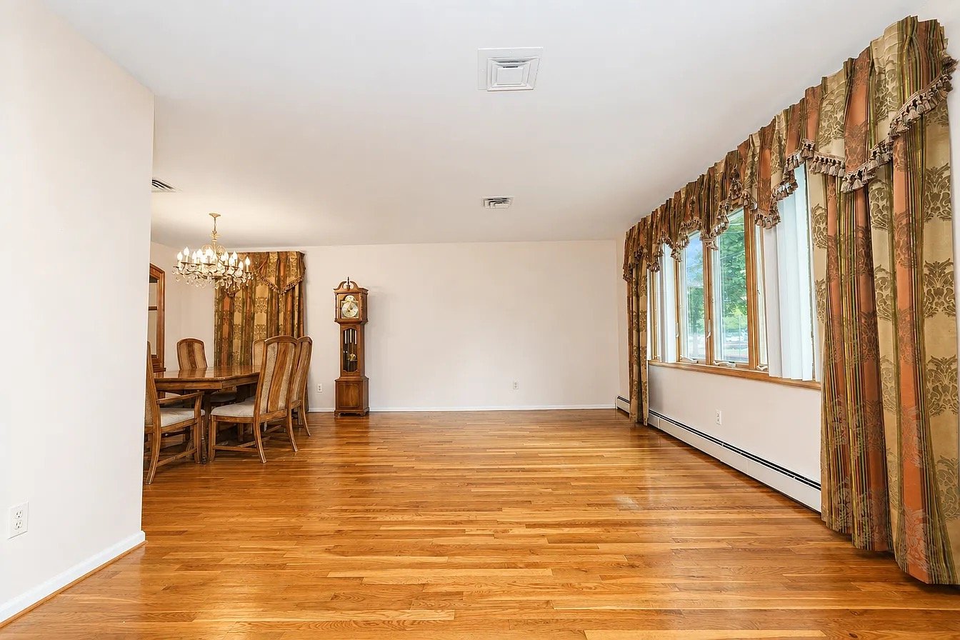 Staten Island House: 150 Cannon Blvd