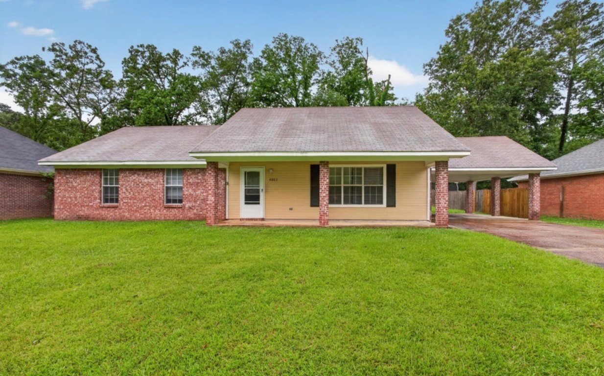 Jackson House: 4003 W Lake Rd