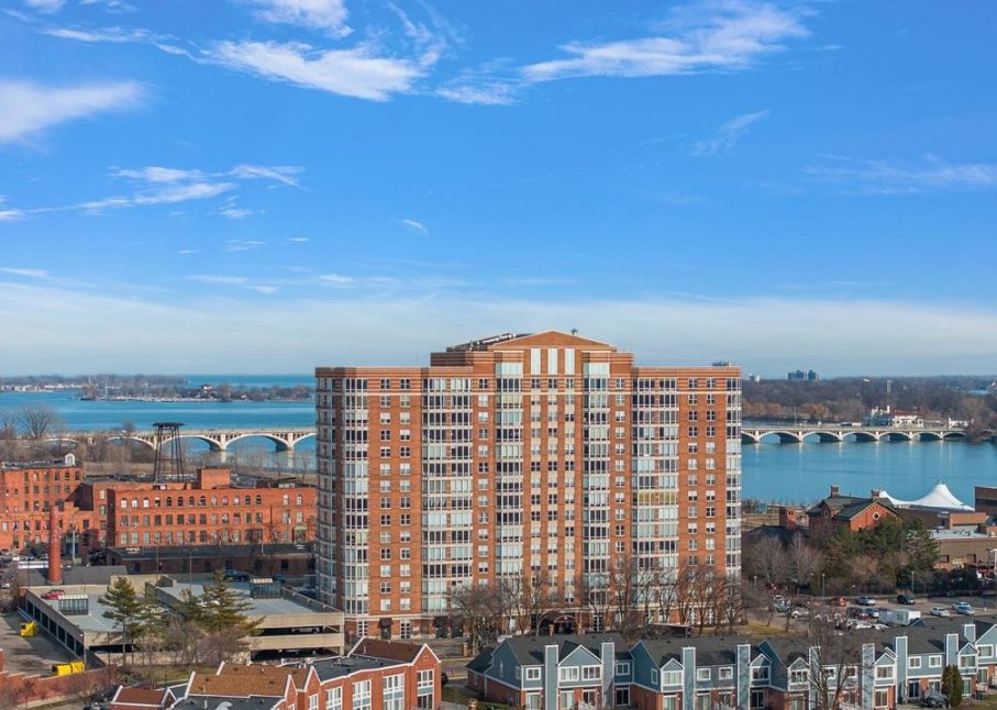 Detroit Condo: 250 E Harbortown DR