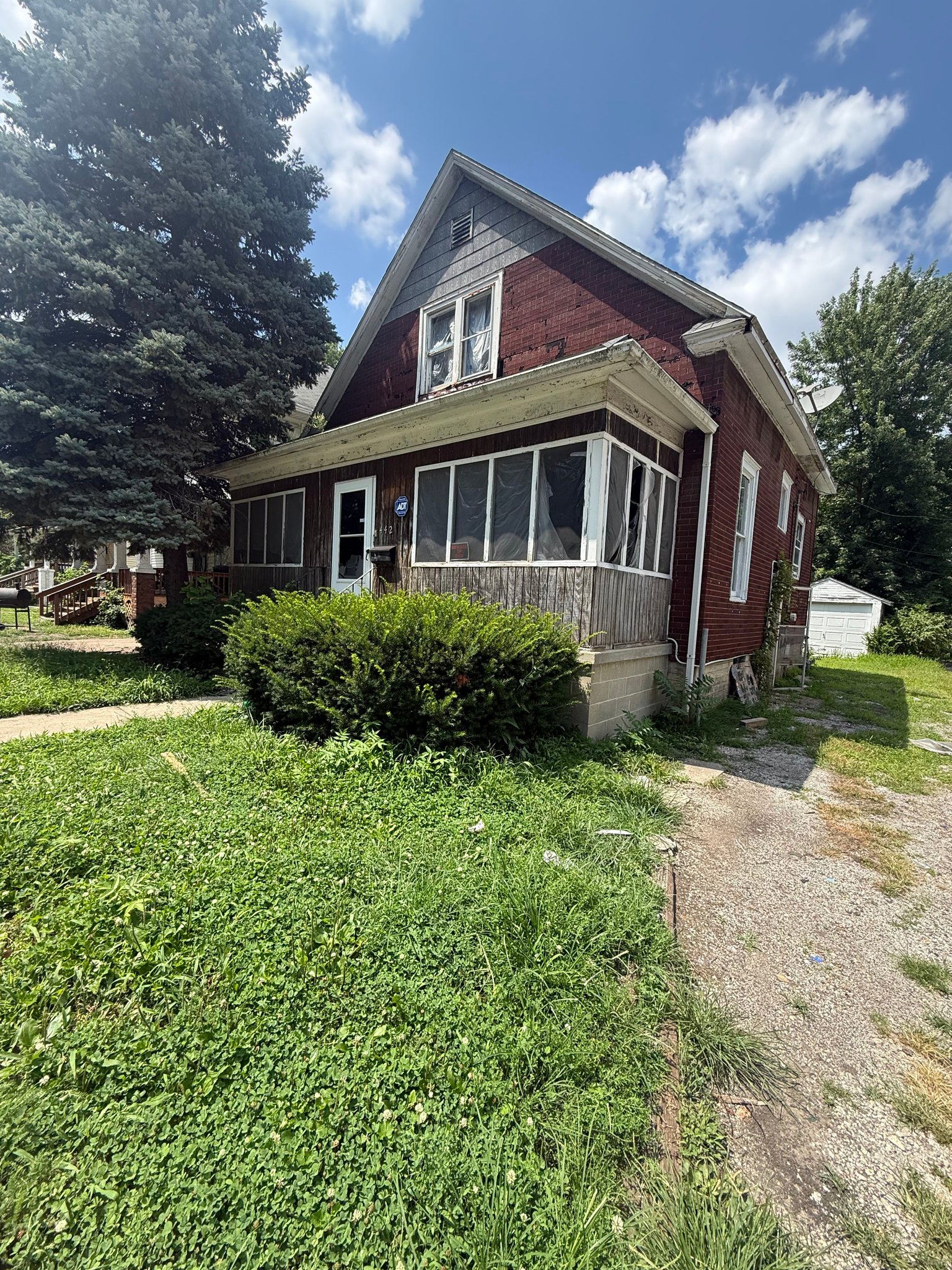 Decatur House: 442 W Division St