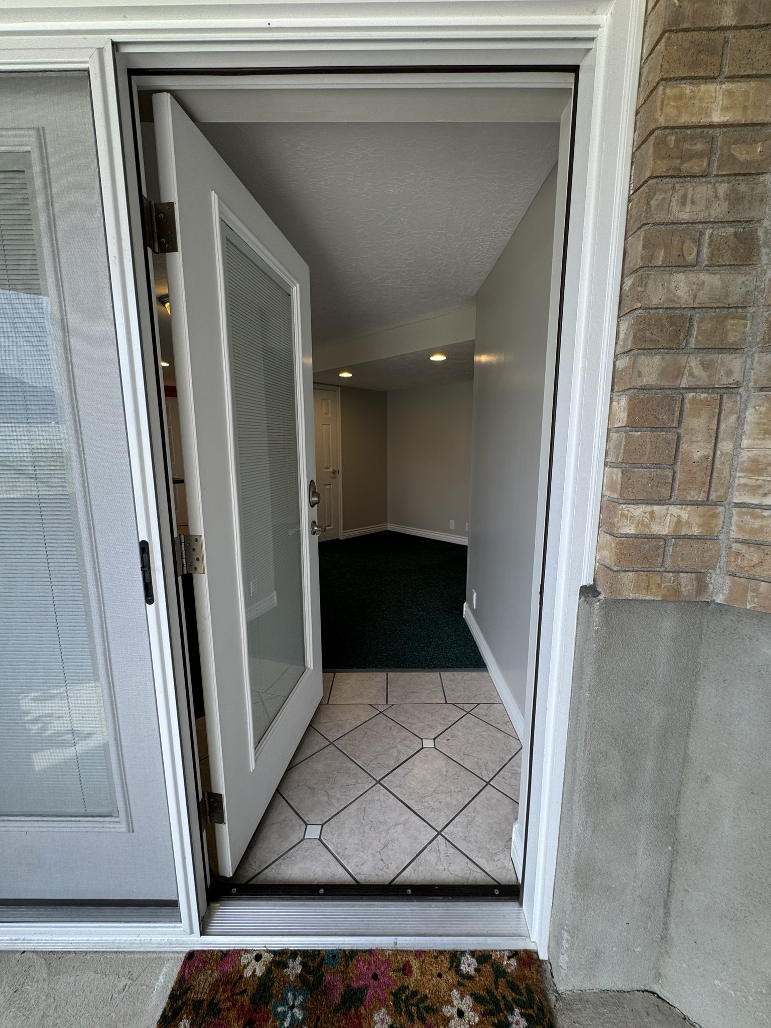 South Jordan House: 11207 S Woodfield Rd