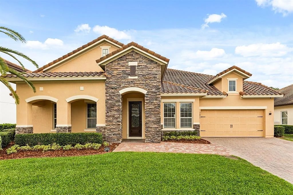 Windermere House: 7231 Sangalla Dr