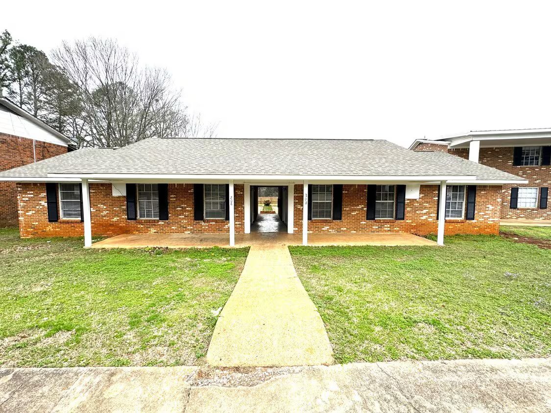 Athens Apartment: 208 Cloverleaf Drive
