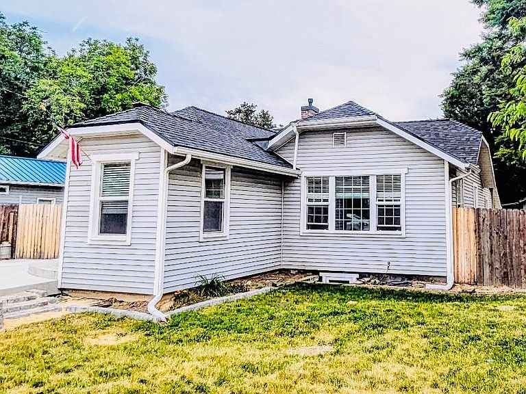 Boise House: 4801 W Irving St,