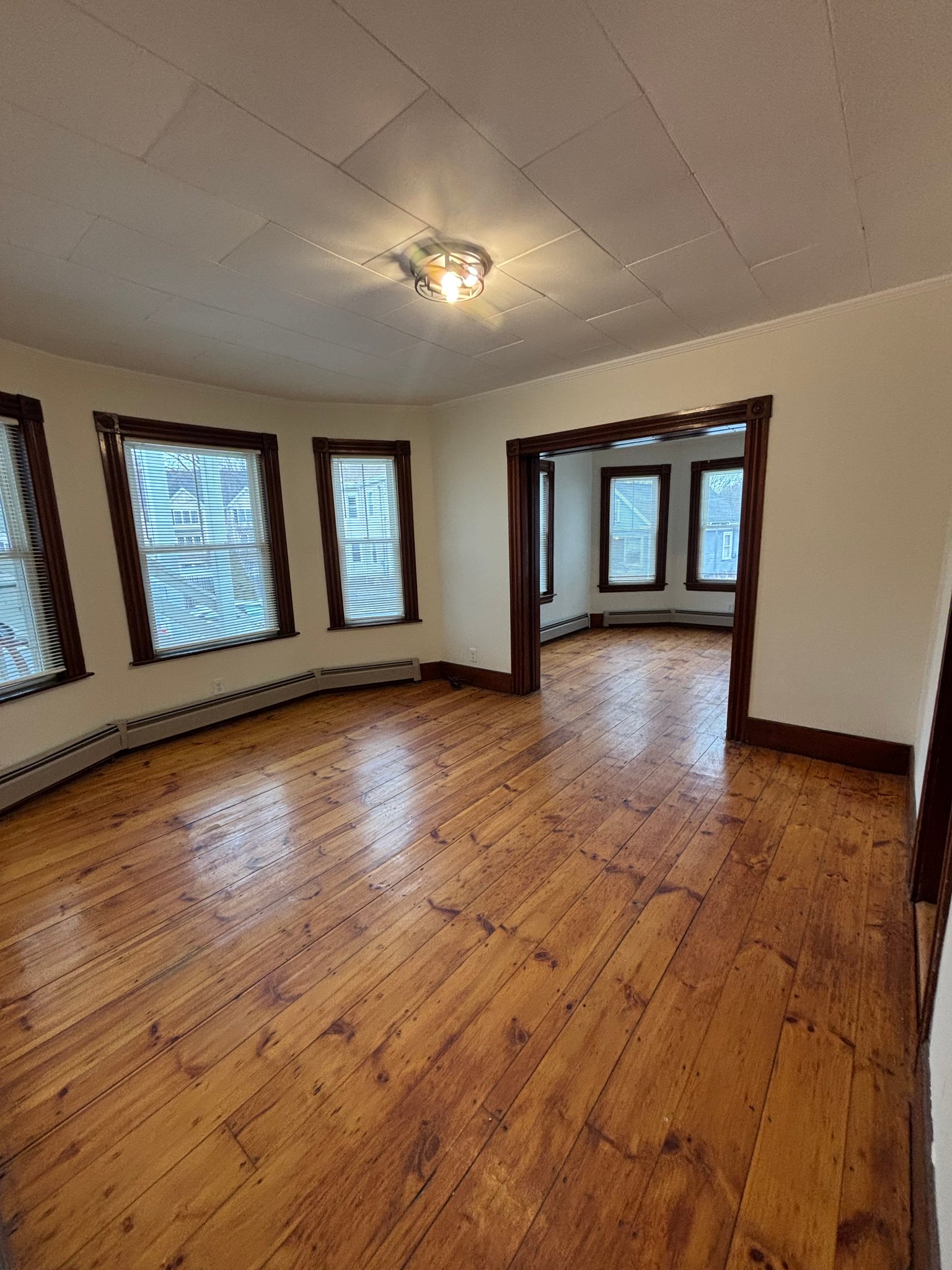 NORTH ANDOVER Multiplex: 23 Saunders Street