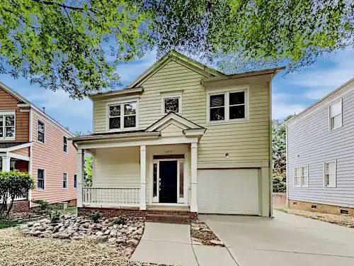 Huntersville House: 12519 Oak Park Ln