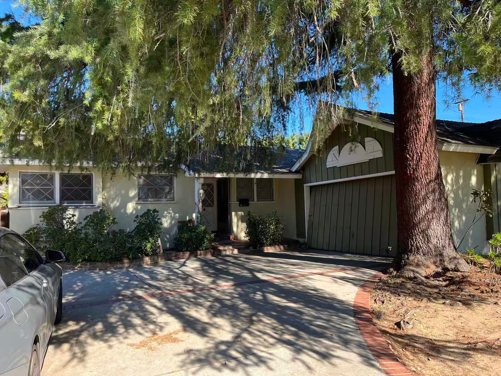 Northridge Single Room: 18627 Liggett St