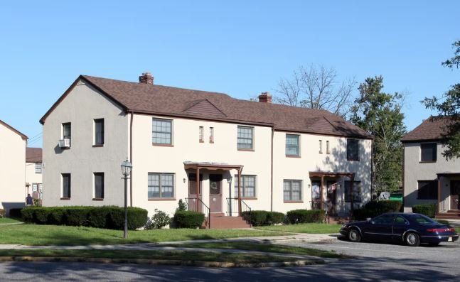 Salem Townhome: 124 Yorke St