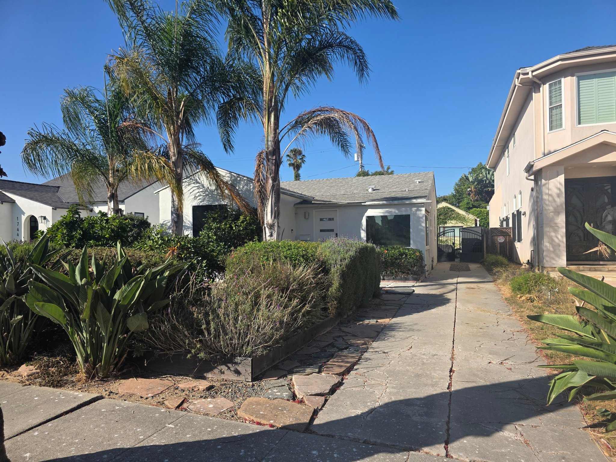 Los Angeles House: 1748 Wellesley Ave
