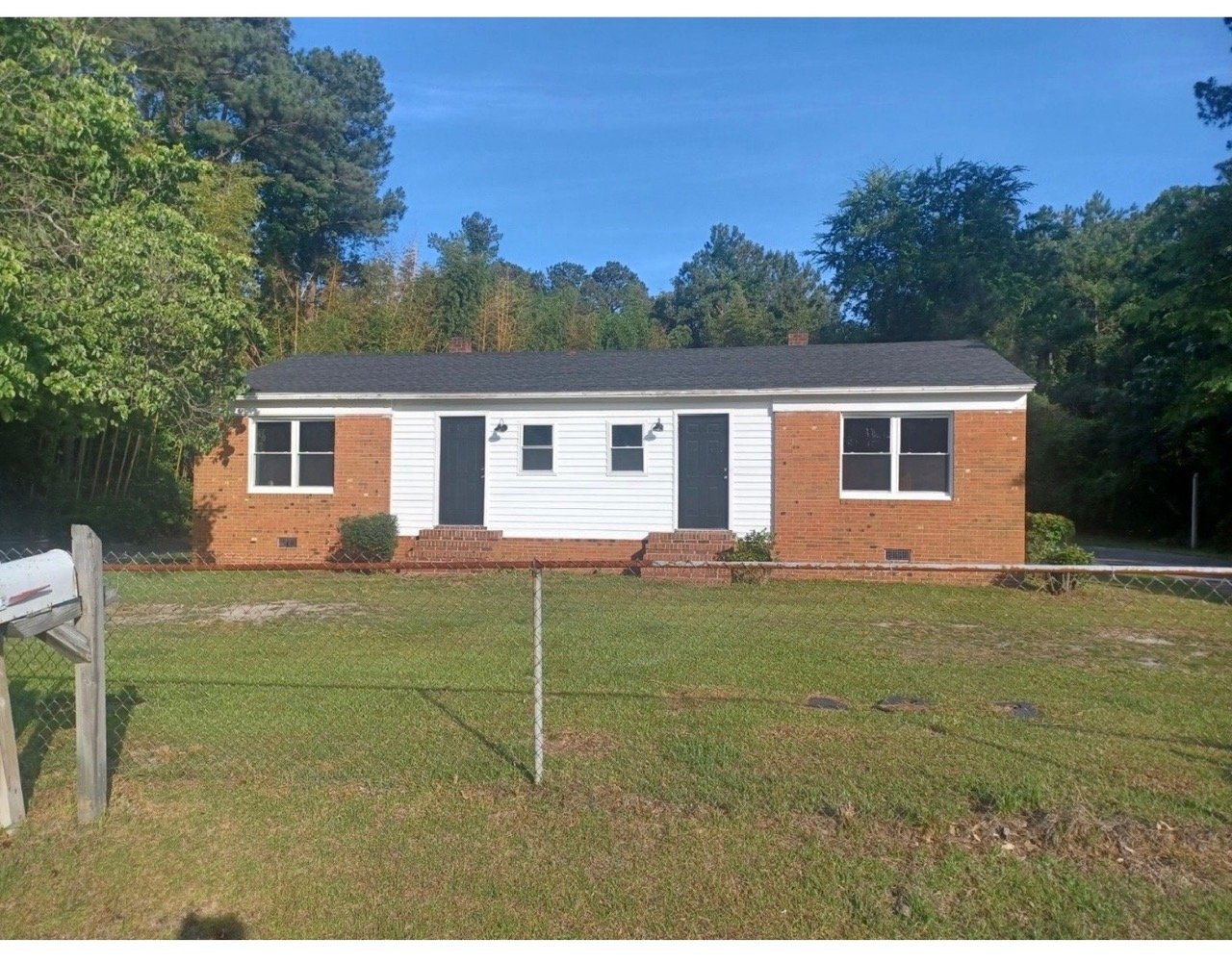 Fayetteville House: 1051 Harbor Rd- B