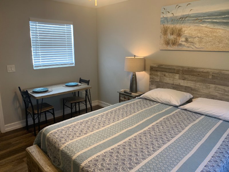 Jensen Beach Apartment: 2135 Northeast Dixie Highway