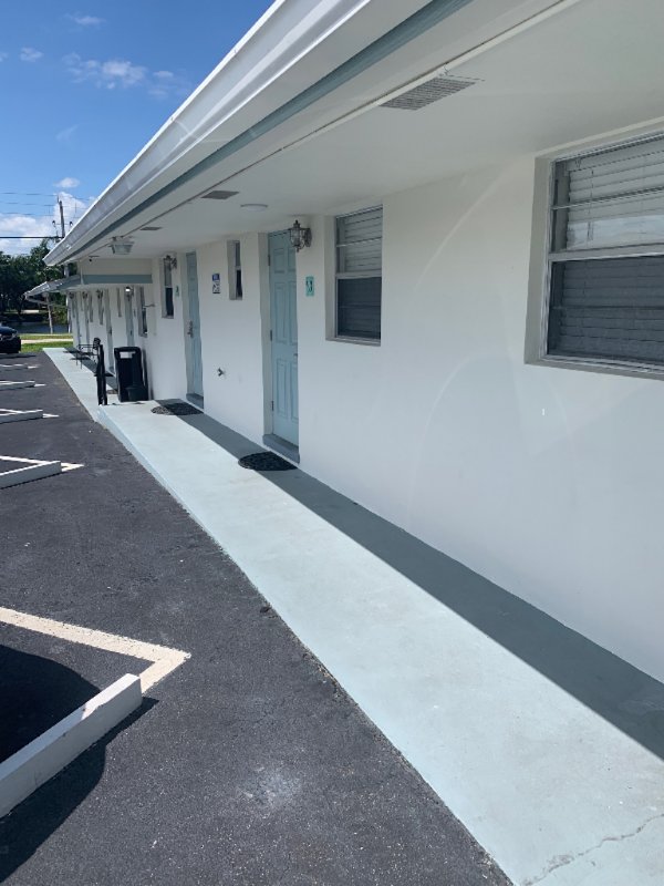 Jensen Beach Apartment: 2135 Northeast Dixie Highway