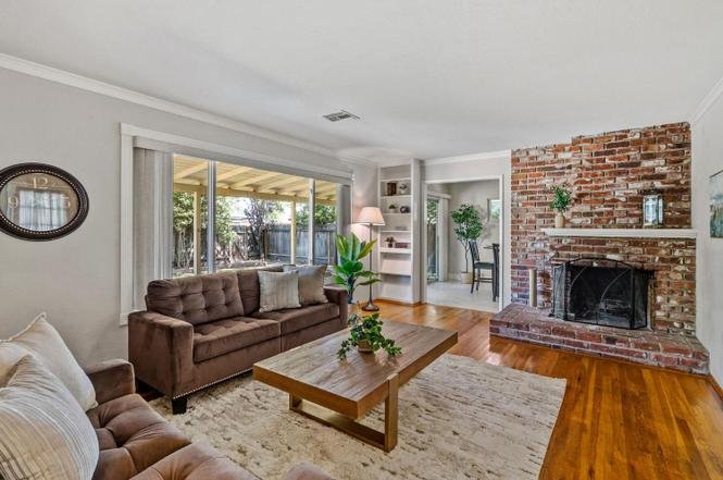 Modesto House: 2122 Fremont Ave