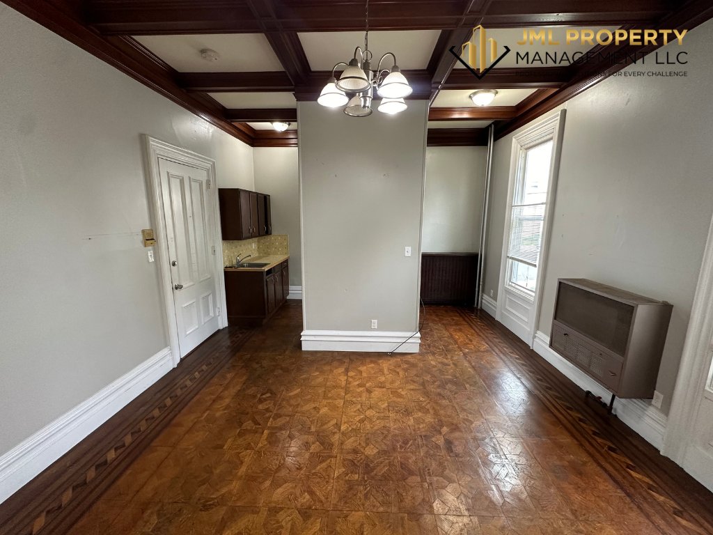 Fall River Apartment: 163 Winter St