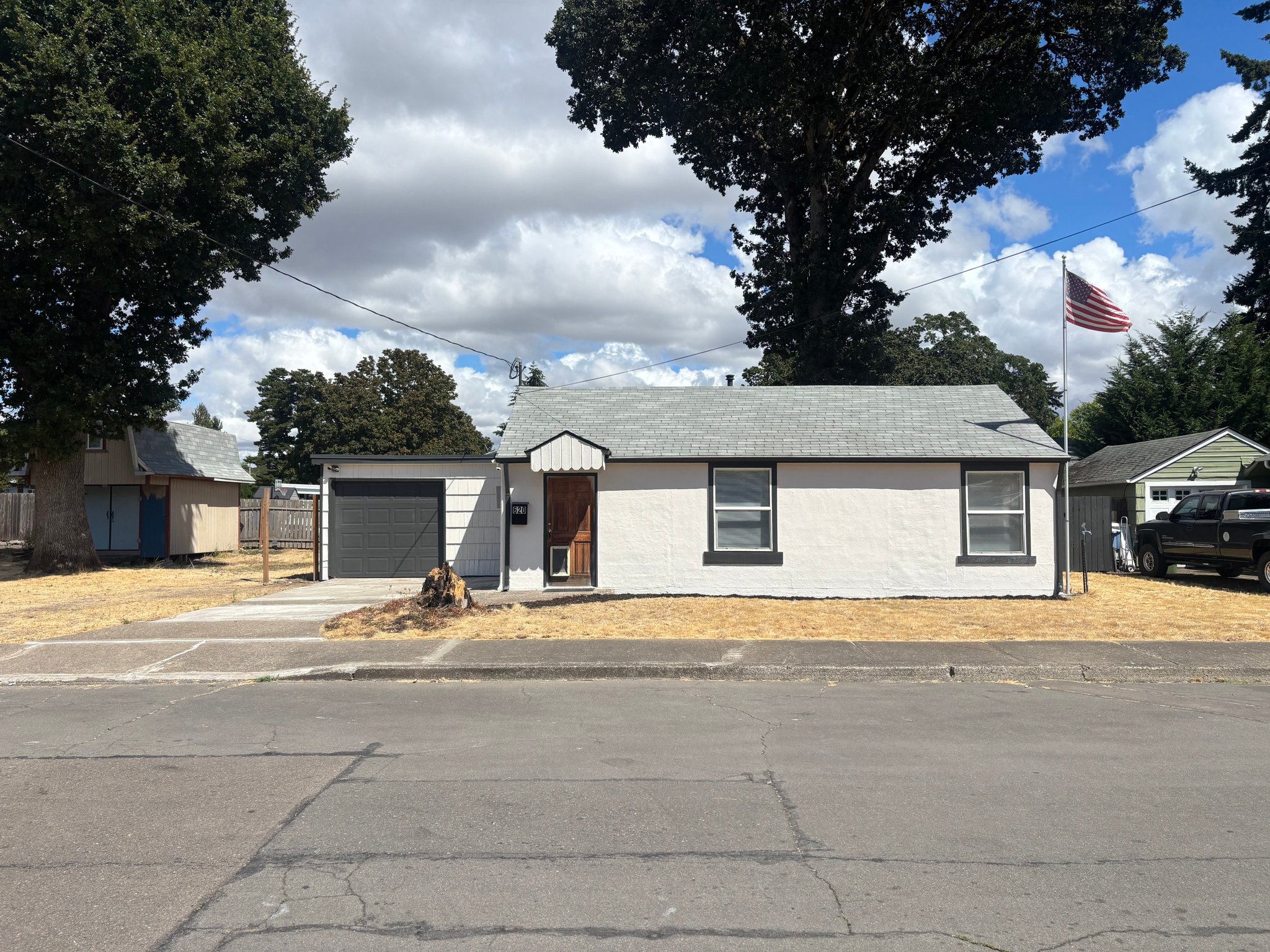 Salem House: 620 23rd St SE