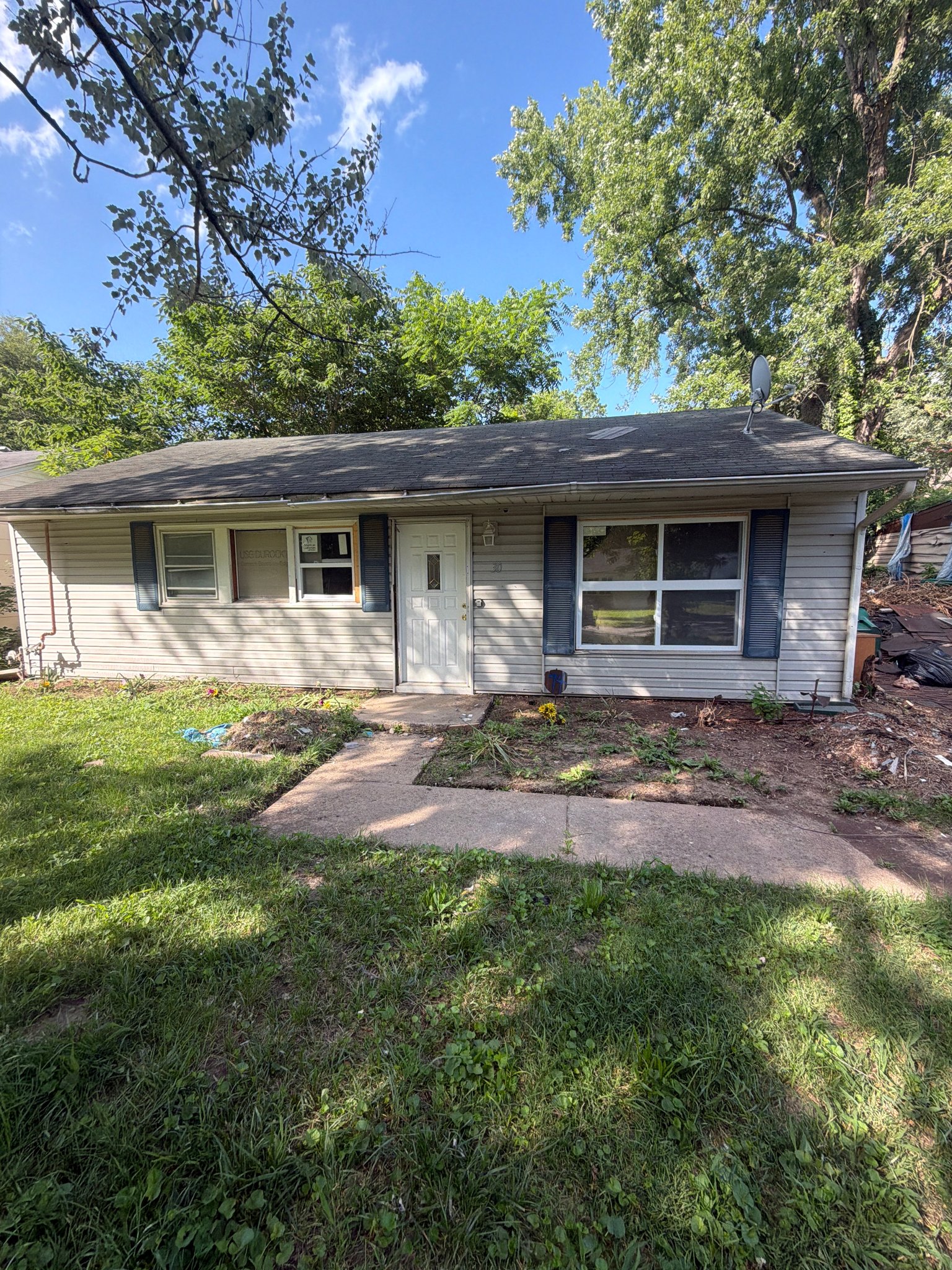Cahokia Heights House: 30 Delores Dr