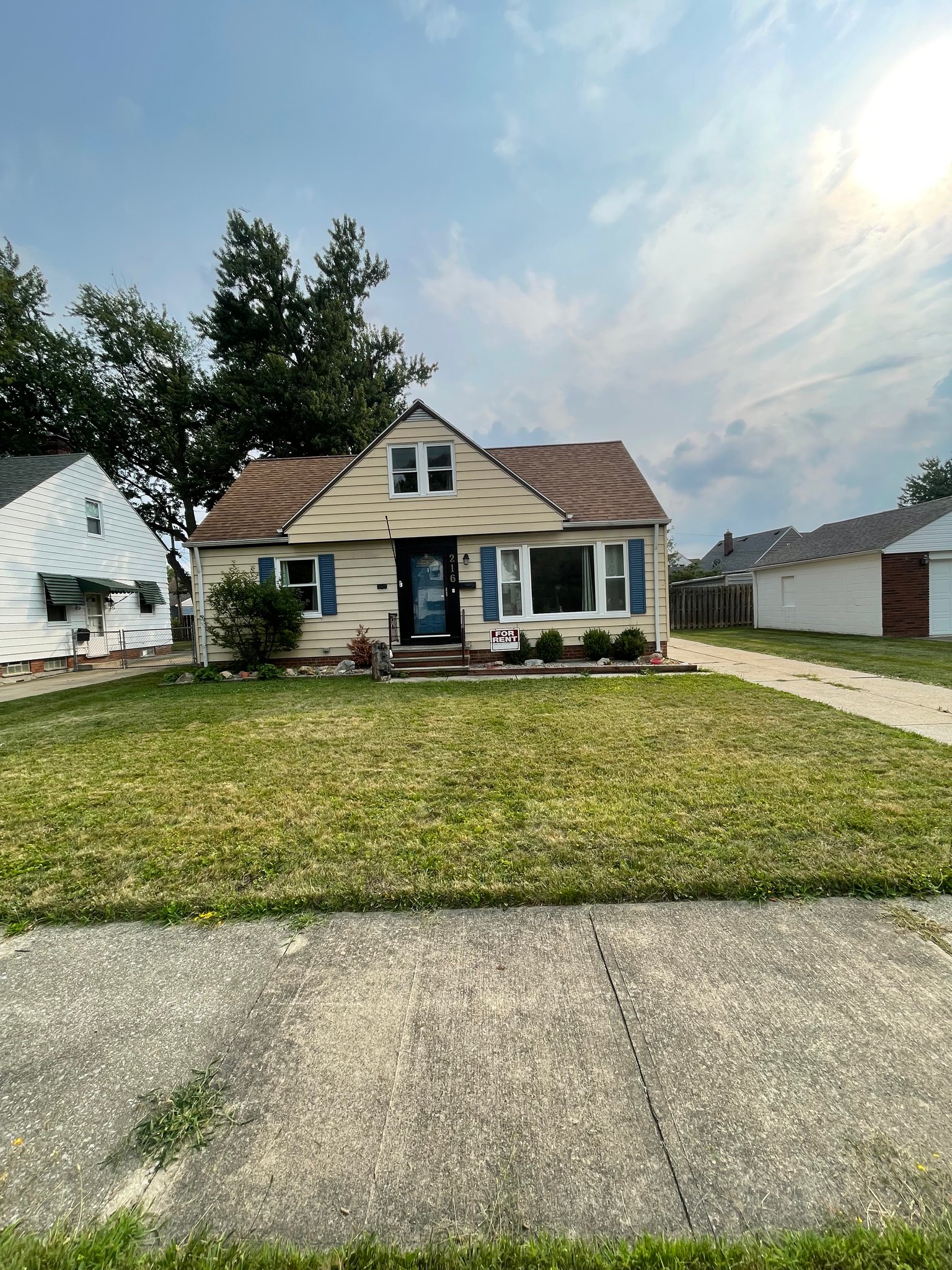 Eastlake House: 216 E 328th St