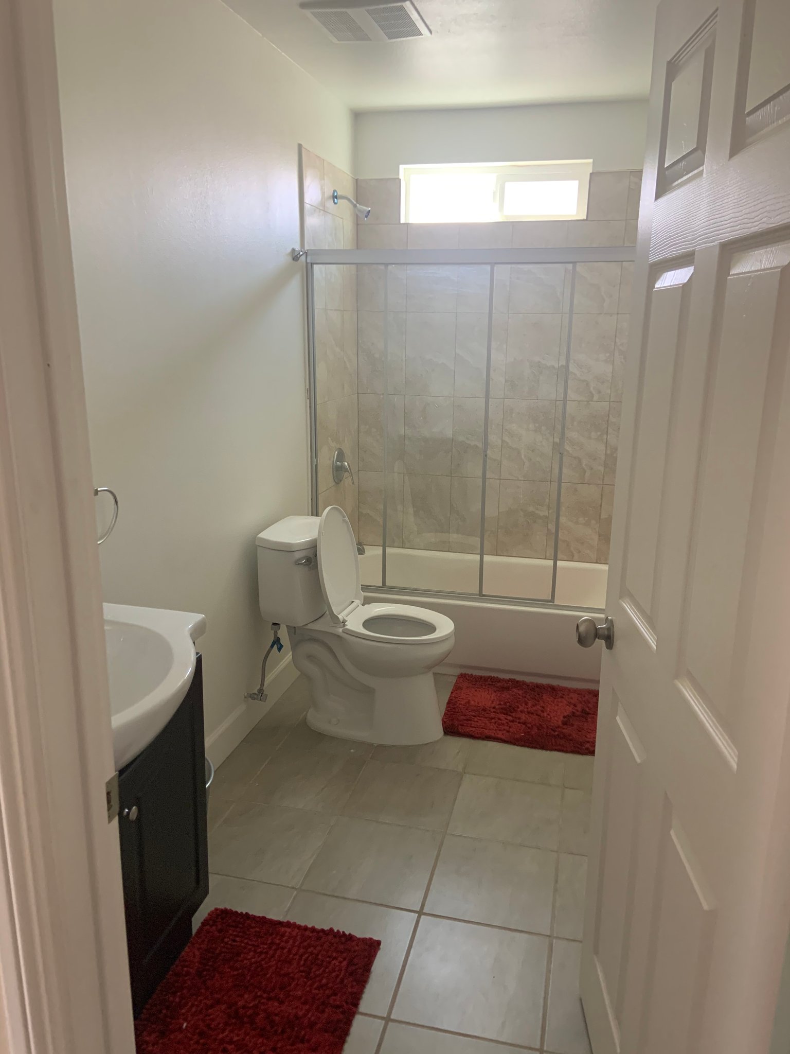 Los Angeles House: 241 E 111th St