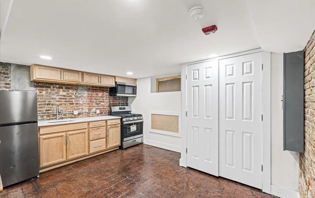 Philadelphia Apartment: 1222 Chancellor St, Philadelphia, PA 19107